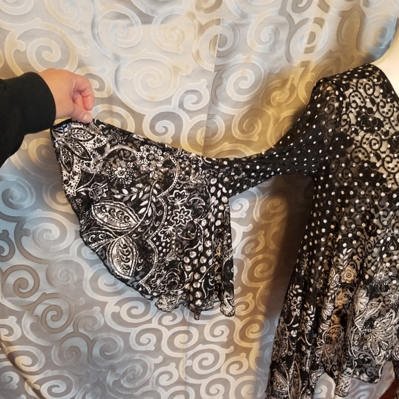 Dor dor couture asymetric long bell sleeve shirt - Picture 2 of 7